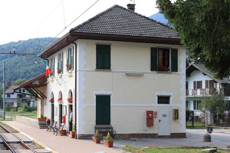 Ein weiteres typisches Stationsgebäude in Druogno