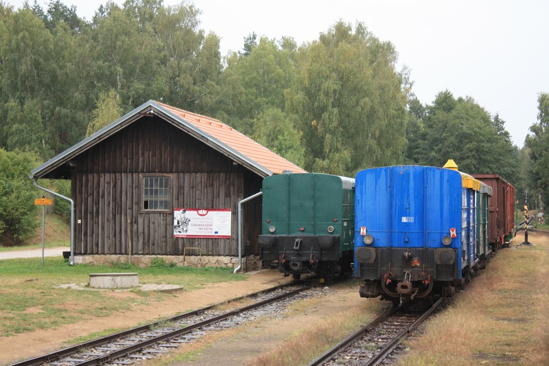 Güterzug in Kunžak-Lomy mit Pufferwagen