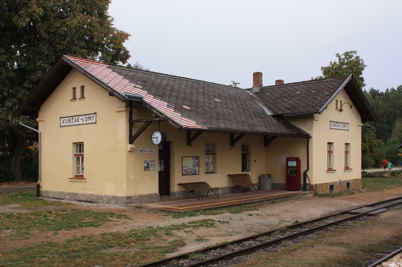 Stanice Kunžak-Lomy