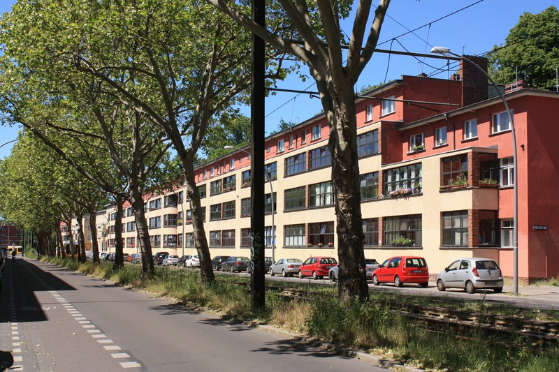 Buschallee mit Wohnbauten aus der Hand Bruno Tauts