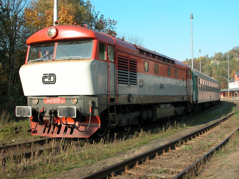 Zug in Richtung Liberec mit 749 006 der ČD in Tanvald