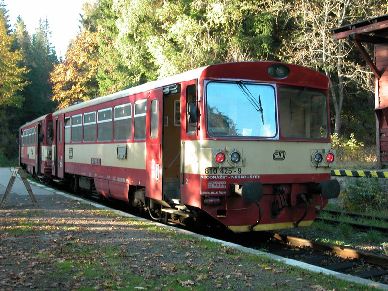 810 425 der ČD in Harrachov